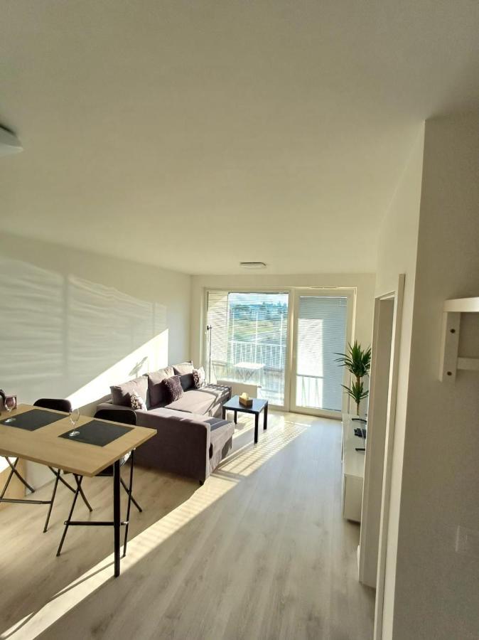 New Air-Conditioned Apartment 5 Minutes By Walk From The Airport With Free Garage Parking Bratislava Exterior photo